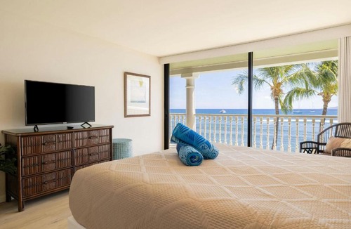 Historic Lahaina Front Street Apartment | Lahaina Shores Beach Resort By Castle