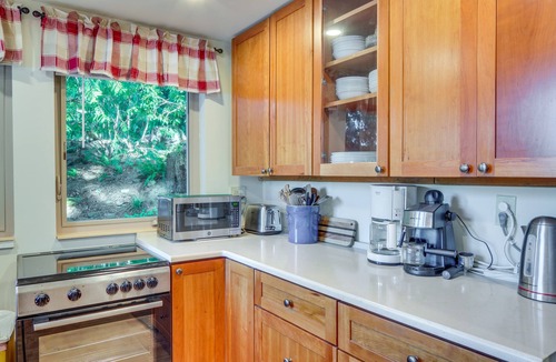 Lake Bosworth Cottage | Lakefront Snohomish Cottage w/Private Dock!