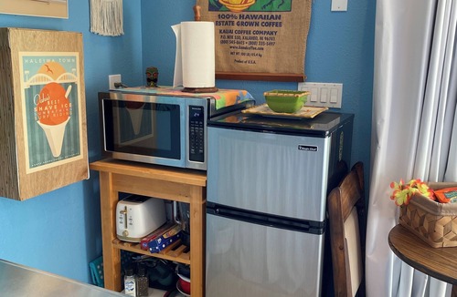 Bonney Lake Cottage | Lakefront Studio Cabin & Tiki Hut. Enjoy Summer Fun and Winter Serenity!