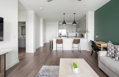Brentwood Apartment | Landing | Stunning 1BD, Clubhouse, Gym