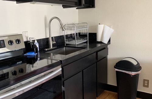 Hilo Apartment | Lucy's Place Air Conditioned Studio with Murphy bed