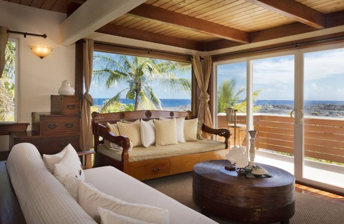 Kaimu House | Luxuriously Appointed Bali Temple Has 160 Degree Ocean Views!