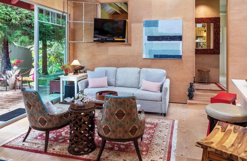 Volcano House | Luxury Suite 1 Mile from Volcanoes National Park