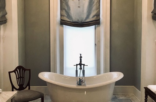 Downtown Memphis Bed & Breakfast | Luxury victorian home with private parking and courtyard