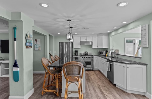 Eastward Look House | Magnificent Luxury Home in Eastward Look - Central A/C,Walk to Scarborough Beach