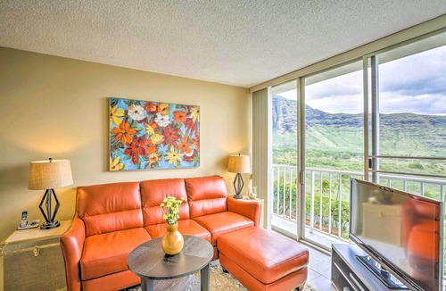 Makaha Condo | Makaha Studio w/Mtn & Ocean Views - 1 Mi to Beach!