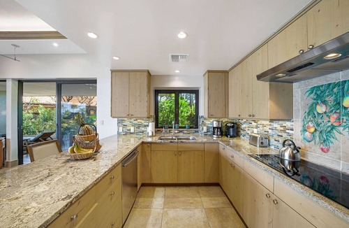 Wailea Condo | Makena Surf Bright and Airy Retreat Steps to the Beach: Swim w/Turtles