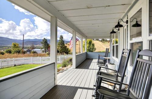 Medford House | Meadowsweet Farm- Sleeps 18, Outdoor Kitchen