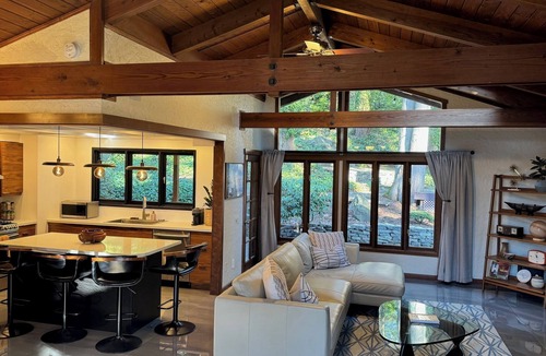 Beaverton House | Mid-Century Modern Beauty - Movie Theater, AC!
