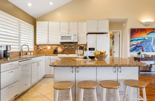 Kapaa House | Moana Kai Beach House - Oceanfront Kauaʻi Escape with Pool & Sunrise Views