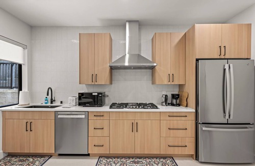 Northwest Bellevue Apartment | Modern 2BR Suite; Parking; Fast WIFI; Close to both Downtown Bellevue/Kirkland