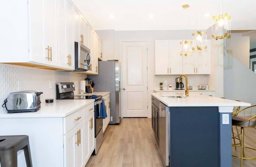 Davenport House | Modern 3BR w/Game Garage @ Festival Resort 808