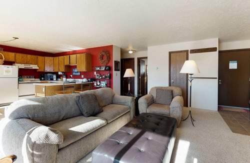 Wildernest Condo | Modern condo with mountain views - near hiking & skiing