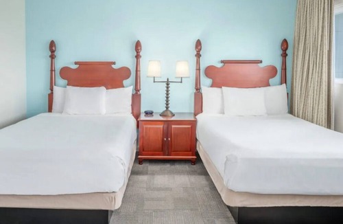Kahului Hotel | Modern Room w/ Stunning Garden Views | Beachfront Vibes w/ Outdoor Pool Access