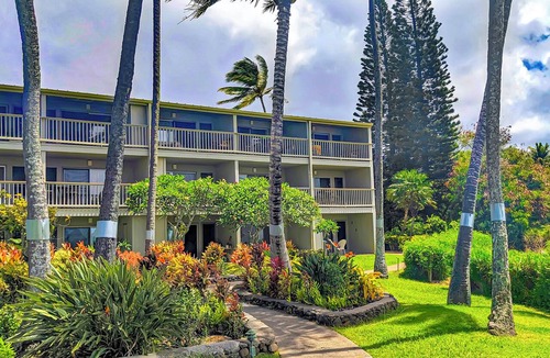 Ualapue Condo | MOLOKAI ISLAND Two Bedroom Oceanfront Top End Unit!