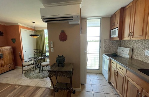 Diamond Head - Kapahulu - St. Louis Apartment | Near Beach, Great Views, Pool, Splitpac AC, Parking, Fast Wifi. Garden setting.