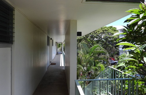 Diamond Head - Kapahulu - St. Louis Apartment | Near Beach, Great Views, Pool, Splitpac AC, Parking, Fast Wifi. Garden setting.