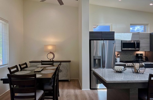 Moanalua House | NEAR JBPHH, HOME "E", GOLF COURSE VIEWS, CLEAN, GATED, Free Parking, CAGE CODE.