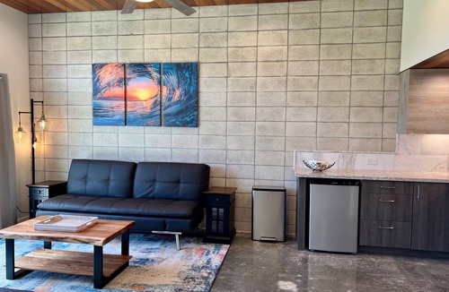Moanalua House | NEAR JBPHH, HOME "E", GOLF COURSE VIEWS, CLEAN, GATED, Free Parking, CAGE CODE.