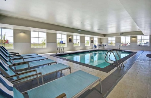 Salt Lake City Hotel | Near Salt Lake City Airport + Free Shuttle & Pool