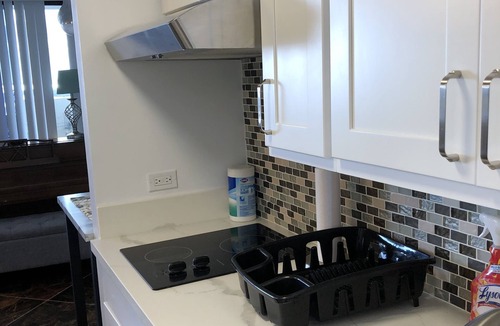Waikiki Apartment | New Renovated Marina Tower Waikiki with Ocean Views & Parking