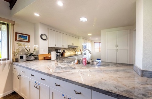 Kahaluu Bay Condo | NEW! This top-floor 3-bedroom condo with an abundance of amenities to enjoy!