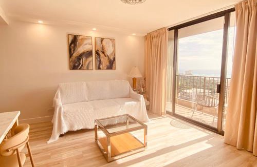 Waikiki Apartment | Newly renovated luxury, modern style Waikiki Sunset Hotel Ocean view Freeparking