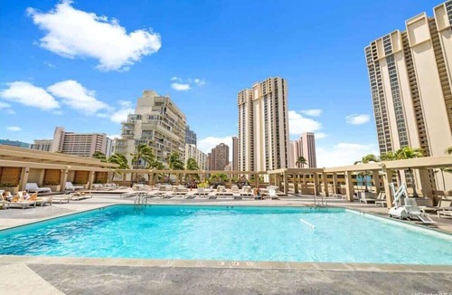 Ala Moana Condo | Newly Renovated Top Floor Balcony MAIN