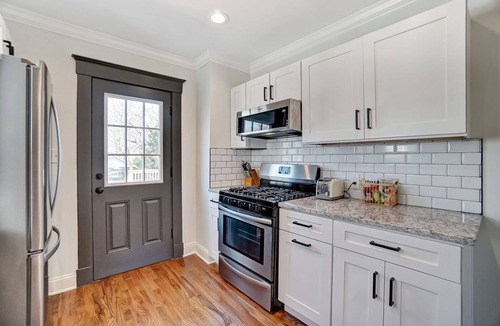 Oakley House | Oakley Square 3BR Completely Remodeled - Walkable