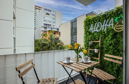 Waikiki House | ★ Oasis Luxury Condo, Steps away from the beach 🏖