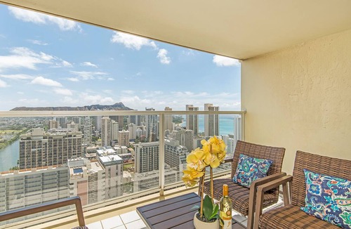 Waikiki Condo | Ocean-Diamond Head Views from Island Colony Condo Short Walk to Waikiki Beach