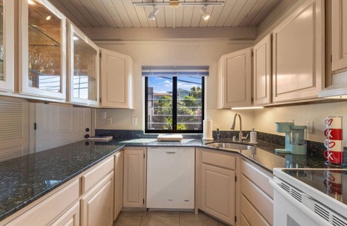 Kahala House | Ocean & Diamond Head Views – Kahala Gem