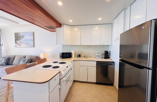 Makaha Condo | Ocean-Front Condo Semi-Private Beach Pool Hot Tub Tennis.Free Parking.