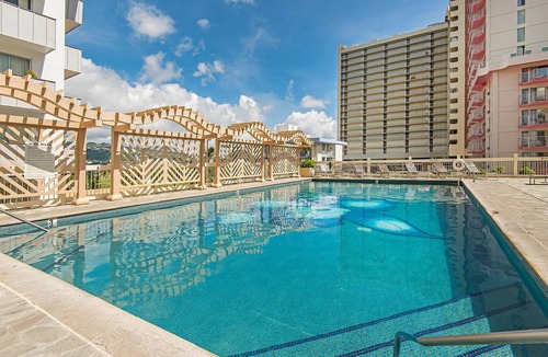 McCully - Moiliili Condo | Ocean & Mountain Views at Island Colony Near Beach by Shops & Restaurants
