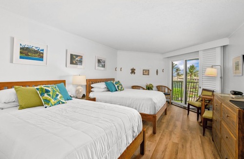 Hanamaulu Resort | Ocean & Pool View Premium Suite 2 NEW QUEEN BEDS, Private Lanai, No Resort Fee!