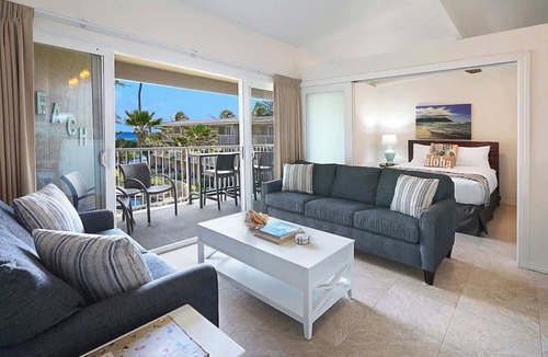 Wailua Condo | Ocean View 3 Bed Suite - Sleeps 6 with Pool & A/C - Steps to the Sand in Kapaa!