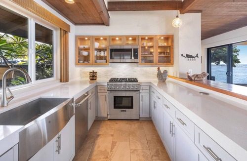 Kahaluu Bay House | Ocean-view sanctuary in Kailua Kona, 2-bedroom retreat with luxury amenities.