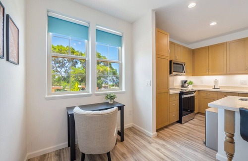 Makaha Valley House | Ocean Views|Community Pool+Gym|Gated|Beach 6 Min