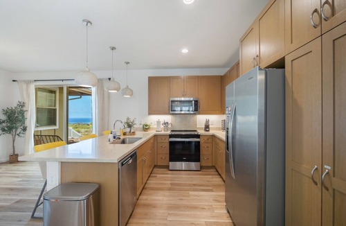 Makaha Valley House | Ocean Views|Outdoor Kids Play Set|BBQ|Beach 6 Min