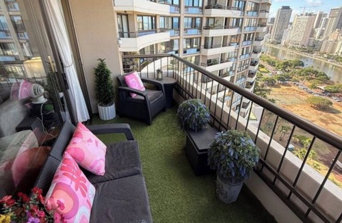 McCully - Moiliili Apartment | Ocean & Waikiki Skyline Views – Modern 2BR/2BA Retreat, Resort Style Amenities