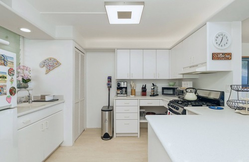 Diamond Head - Kapahulu - St. Louis Condo | Oceanfront Gold Coast with Full Ocean & Diamond Head Views! Free Parking!