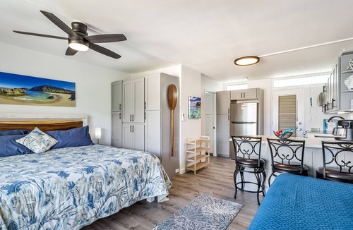 Makaha Condo | Oceanfront Studio on Makaha Beach!! Legal 7 day minimum rental!!!