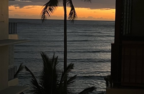 Diamond Head - Kapahulu - St. Louis Condo | Oceanfront Styling Diamond Head Condo on Pacific- Free parking
