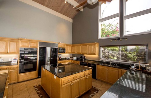 Kailua-Kona Villa | Oceanfront Villa Rental with a Home Theater and Pool in Kailua-Kona, Hawaii