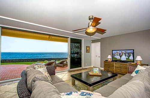 Kailua-Kona Villa | Oceanfront Villa Rental with a Home Theater and Pool in Kailua-Kona, Hawaii