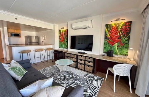Waikiki House | Oceanview in Waikiki: 2 Queen Beds w/Parking