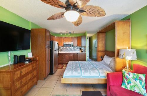 Historic Kailua Village Apartment | OUTSTANDING OCEANFRONT STUDIO - KONA ISLANDER INN CONDOS condo
