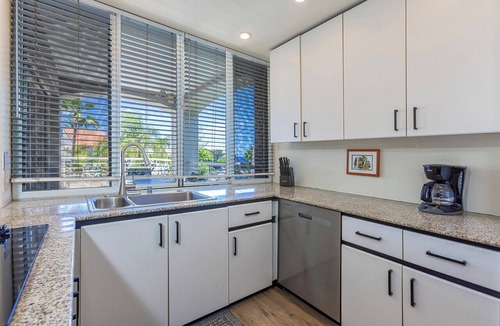 Wailea Condo | Palms at Wailea 406 Spacious Condo, Large Lanai, A/C, Partial Ocean View
