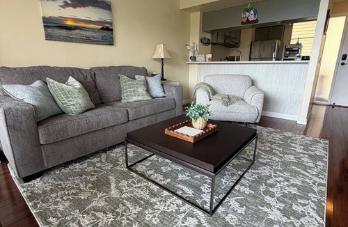 Makaha Condo | Panoramic Ocean/Mountain View Apartment