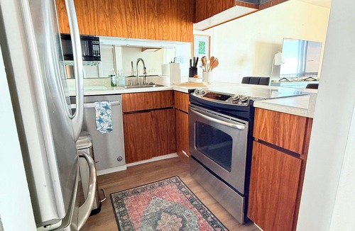 Makaha Condo | Panoramic Ocean Views with Direct Beachfront Access + Pool & Hot Tub